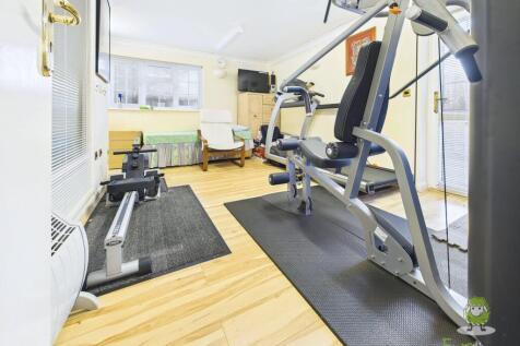 CAM01543G0-PR0169-STILL057