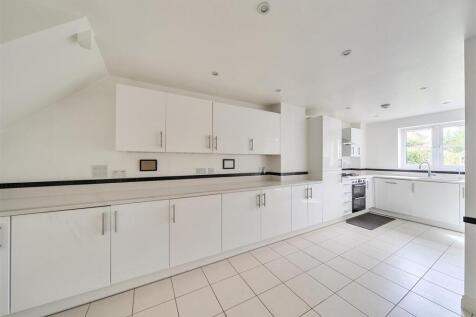 Scarborough Drive - Kitchen (2).jpg
