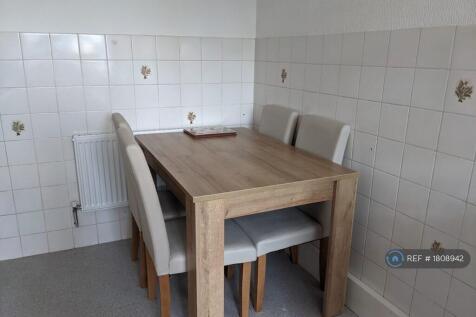 Kitchen / Dining Area