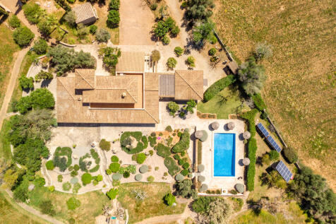 Finca from a birds-eye perspective