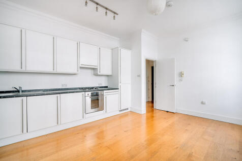 Cranbourn_Street_04