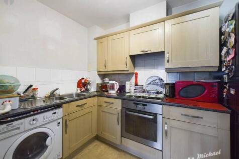 CAM03218G0-PR0543-STILL007-thumbnail-h750-70