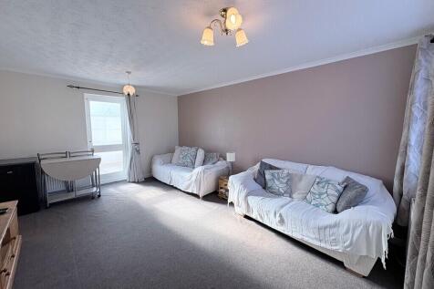 Meadow Close, Chippenham photo 5