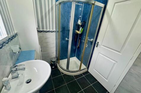 Bathroom 2.jpg