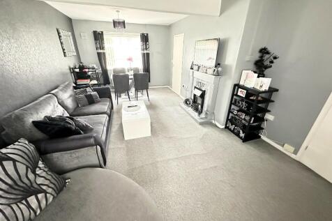 Woodvale Road, Ellesmere Port, Cheshire, CH66 photo 3