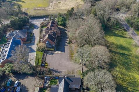 13-Four_Chimneys_Winton_Close_SO22.jpg