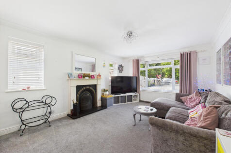 CAM01354G0-PR0493-STILL007