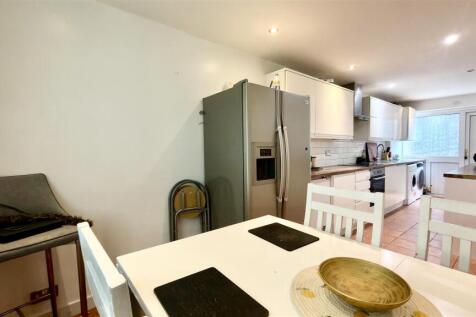 Ainsdale Gardens, Birmingham photo 5