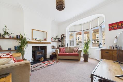 CAM02195G0-PR0083-STILL019