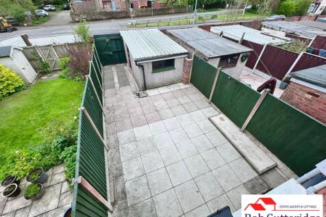 ENCLOSED REAR GARDEN