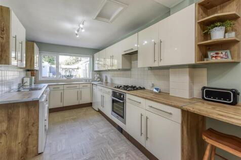 57 Queens Road-kitchen2.jpg