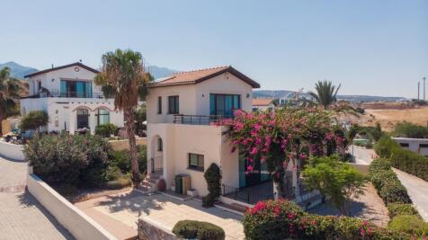 Sea-View 3-Bedroom Triplex Villa in Bahceli Image 9999 2