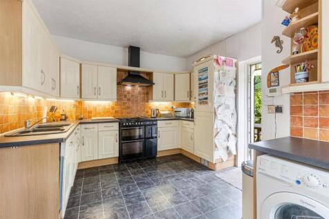 A11 - Bridge Road Torquay, Olivet - 250814.jpg