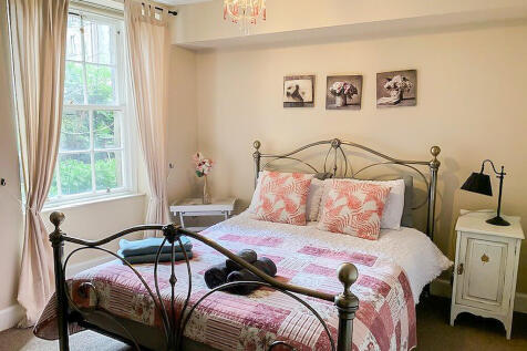 13-2 Little St - ...