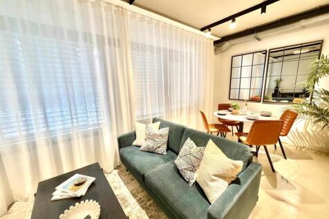 B vic villas lounge .jpg