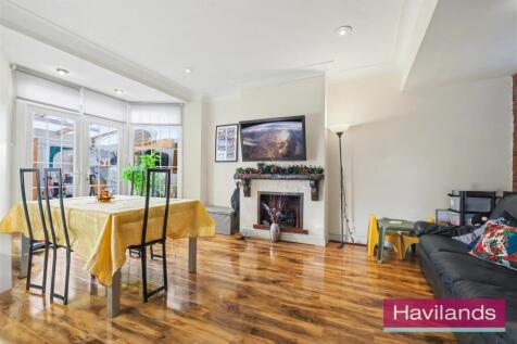 39 Laburnum Grove N21 3HT-10.jpg