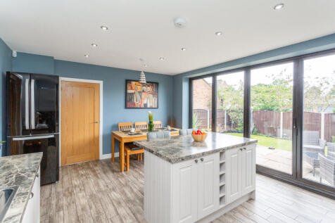 kitchen/dining room b