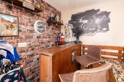 Bar / Garage