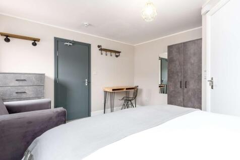 Bedroom 3b.jpg