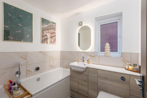 Westfield Avenue 18 Bathroom