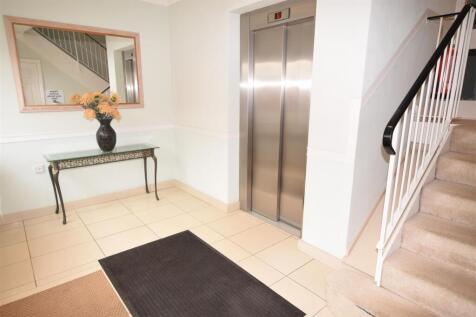 SECURE COMMUNAL ENTRANCE