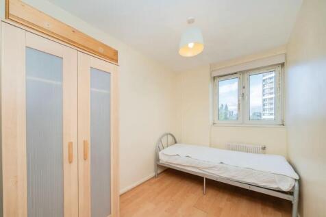 3-bed flat on Brandon Estate, 38 Brandon Estate, SE17, £2,600/mo