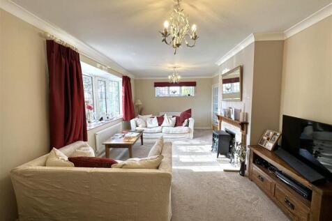 Bow-Fronted Lounge 931