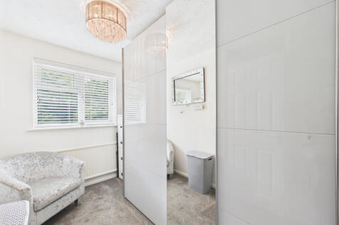 CAM01354G0-PR0570-STILL010