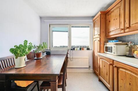 18 St Peter¿s court tn40 (12).jpg