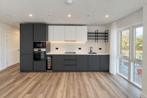 3-bed flat on Townsend Road London SE3, £2,800/mo
