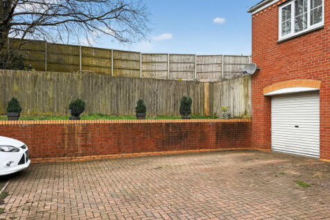 Allocated Parking, Garage and Garden