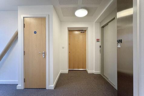 COMMUNAL AREA AND LIFT