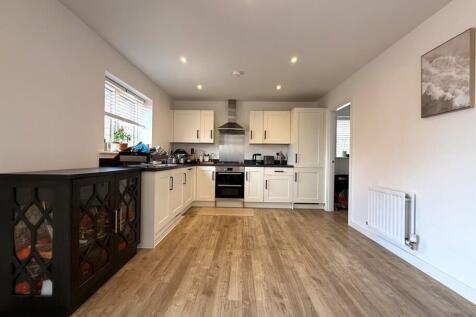Locke Close, Glebe Farm  photo 4