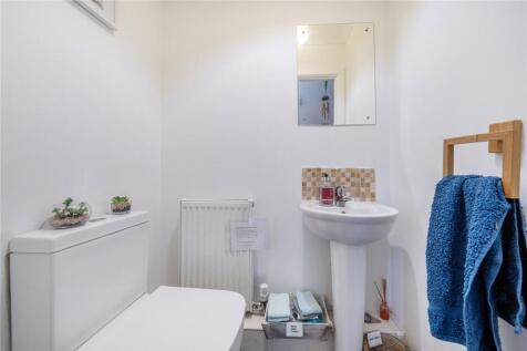 Downstaris WC