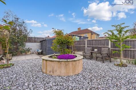 A garden designed for long evenings and easy entertaining