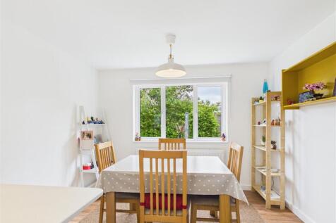 Warden Hill, Cheltenham, GL51 photo 4