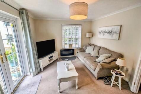 Flat 7 Rockwood House lounge d.jpg