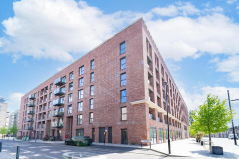 Modern 2-Bed Apartment | 2 Balconies | En-Suite |