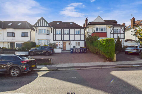 6 bed detached house for sale Allington Road, Lon