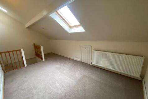 ATTIC ROOM 1.jpg