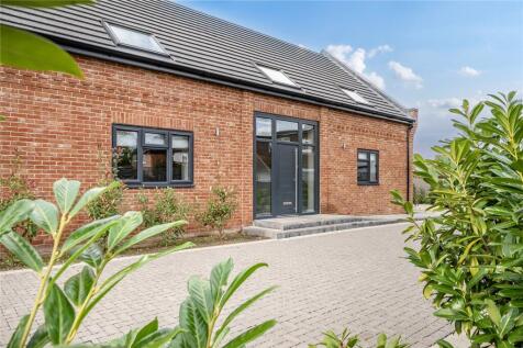 Tadley, RG26 - property photo