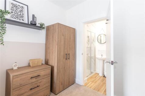 Room 1_7 Forest Rd_2.jpeg