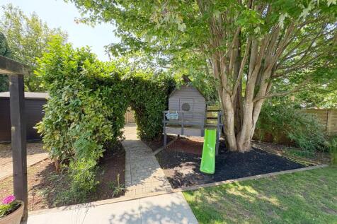 Play area through to summer house.jpg