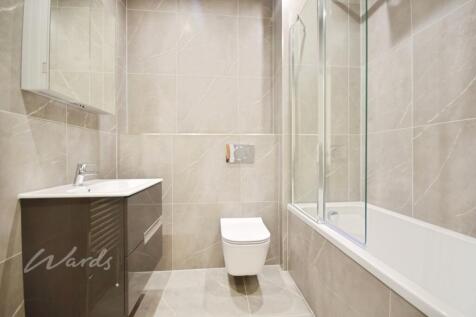 Emin 24 bathroom use