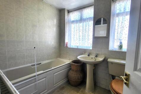 BATHROOM  (first floor)