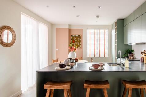 Living &amp; Kitchen