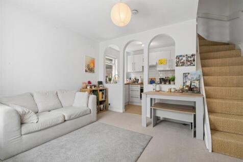 24 Sutherland Drive SW19 reception 2.jpg