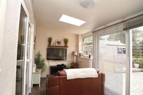 Sun Room With Utility Area