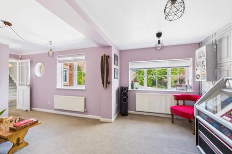 CAM04922G0-PR0028-STILL019