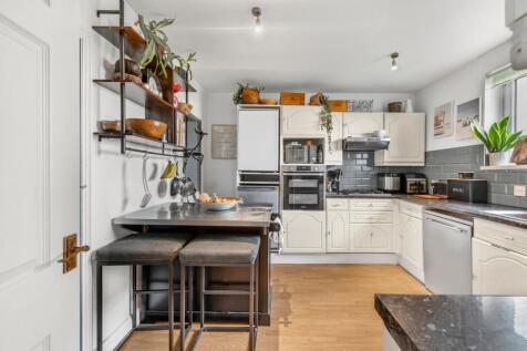 3 bed, 1 bath Maisonette in London - Photo 14